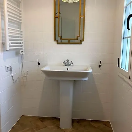 La Casita De El Montan Baja Lejlighedshotel Avilés